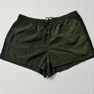 Athleta Expedition Shorts Olive Green with Black Side Stripe Lightweight Size 8